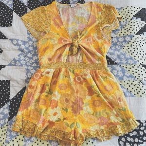 🌼🌻AE Floral Cut-Out Tie-Front Romper (L)